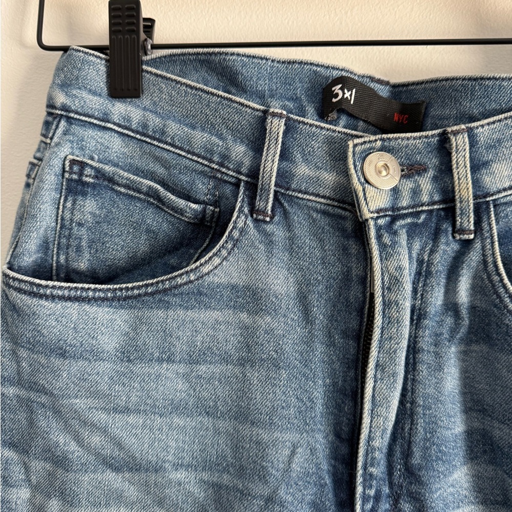 3x1 stretch, mid rise, straight jean.